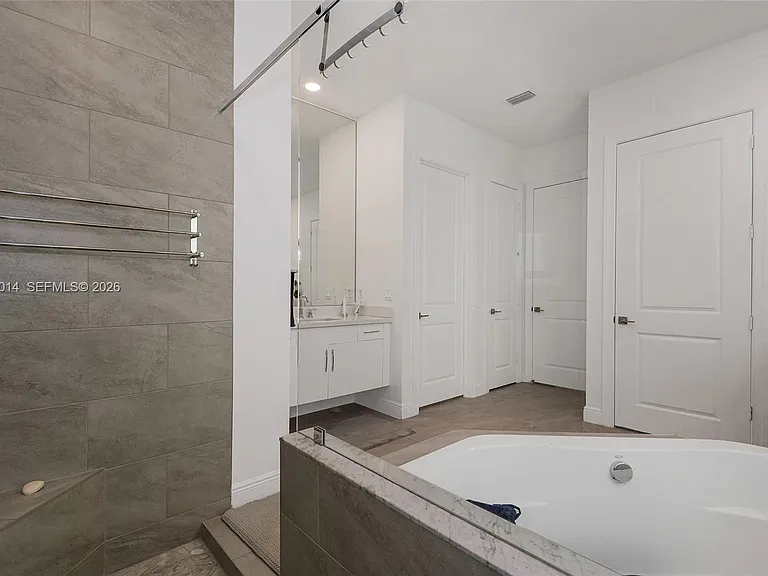 12835 Bayside Ct — Photo 31