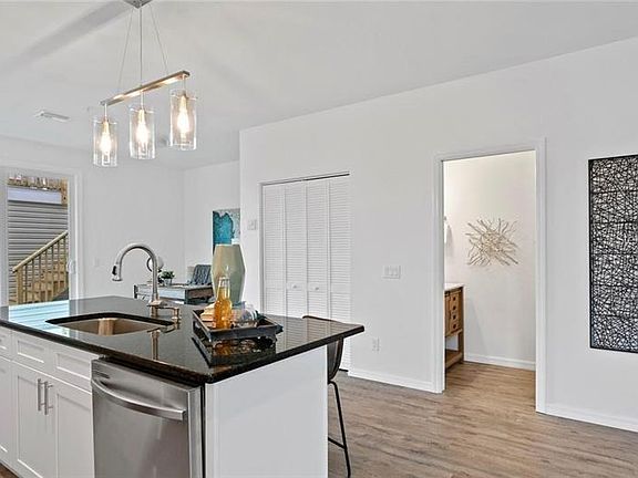 4th image of 1261 Park St