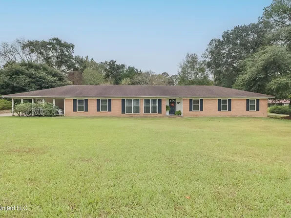 726 Central Ave W, Wiggins, MS 39577