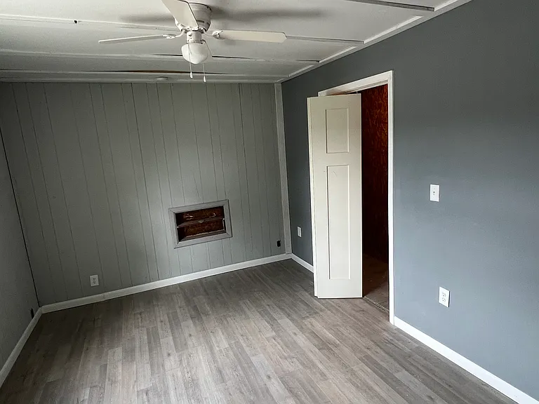 132 S Park Ave #B — Photo 5