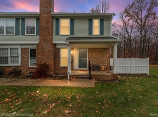 21320 E Glen Haven Cir, Northville, MI 48167