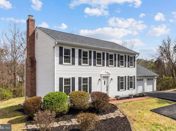 1153 Kettle Pond Ln, Great Falls, VA 22066