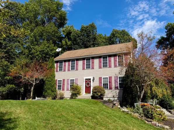 179 Center St, Carver, MA 02330