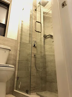 Rented by Realty 2000 Associates Ltd | media 1