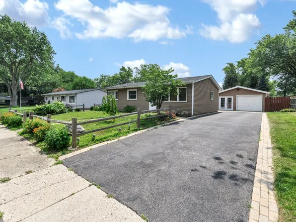 18595 W Pamela Pl, Gurnee, IL 60031
