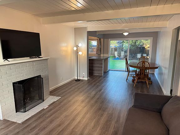 Living room/dining room
