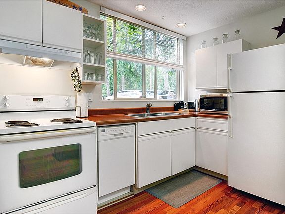 4th image of 3600 Yellow Point Rd #125/225