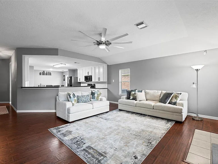 10819 Redwood Dr — Photo 7