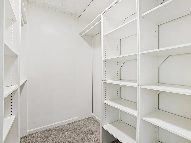 Anaheim Place — Photo 10