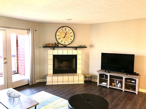 5th image of 9469 S Pointe Retreat Dr Unit 19