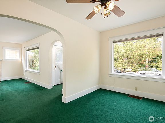 3rd image of 6016 34th Avenue NE