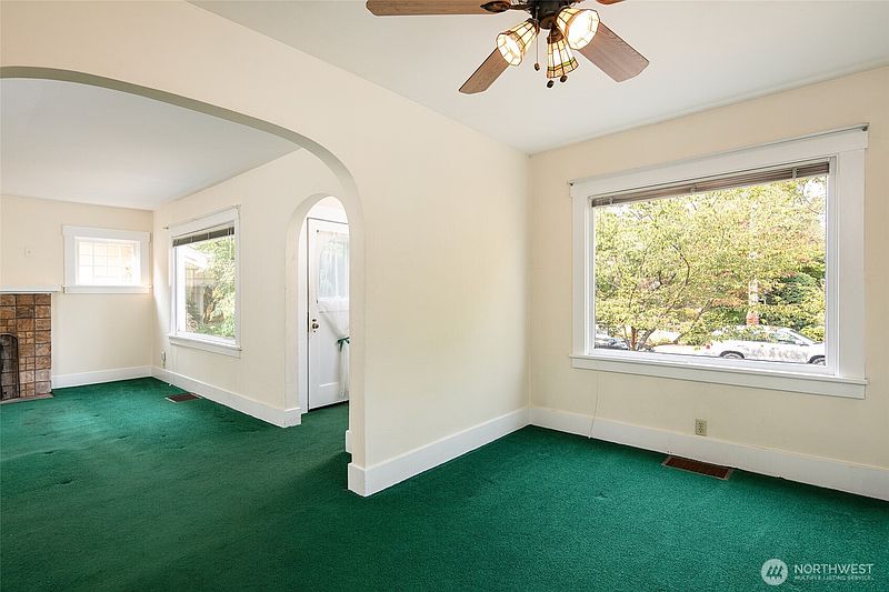 3rd image of 6016 34th Avenue NE