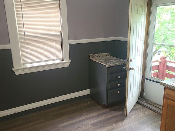 2nd image of 1823 Marloes Ave #2