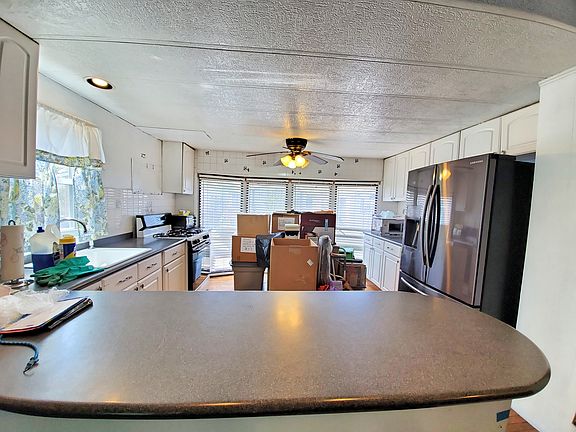 Large Eat in Kitchen