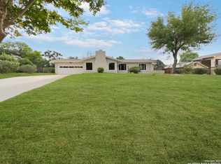 1065 Ivy Ln, Terrell Hills, TX 78209