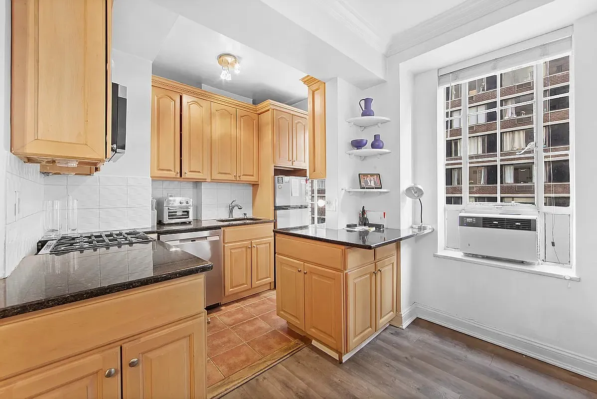 333 West 56th Street — Photo 2