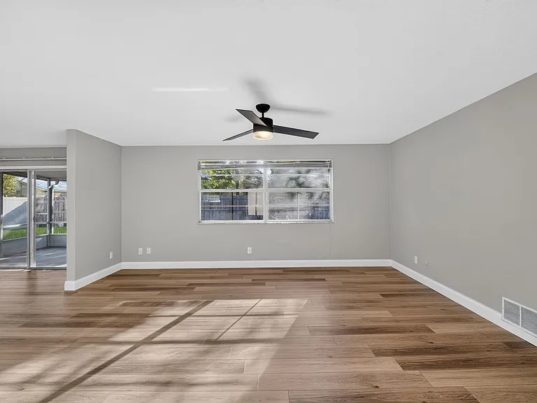 791 Lindenwood Cir E — Photo 16