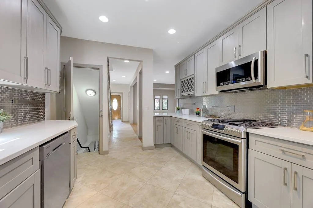 3 bed, 2.5 bath, 1878 sqft, $4,500 — Photo 1