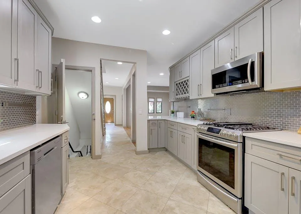 115 W Englewood Ave