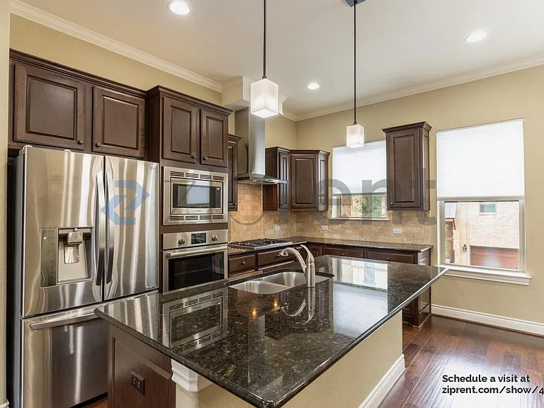 1025 Highknoll Ln — Photo 3