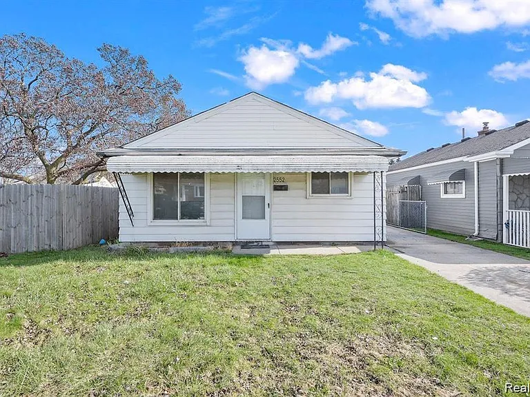 2552 Emogene St — Photo 4