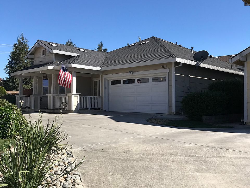 2nd image of 960 Countrywood Cir