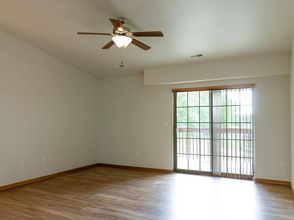 5th image of 611 Lilac St APT 12