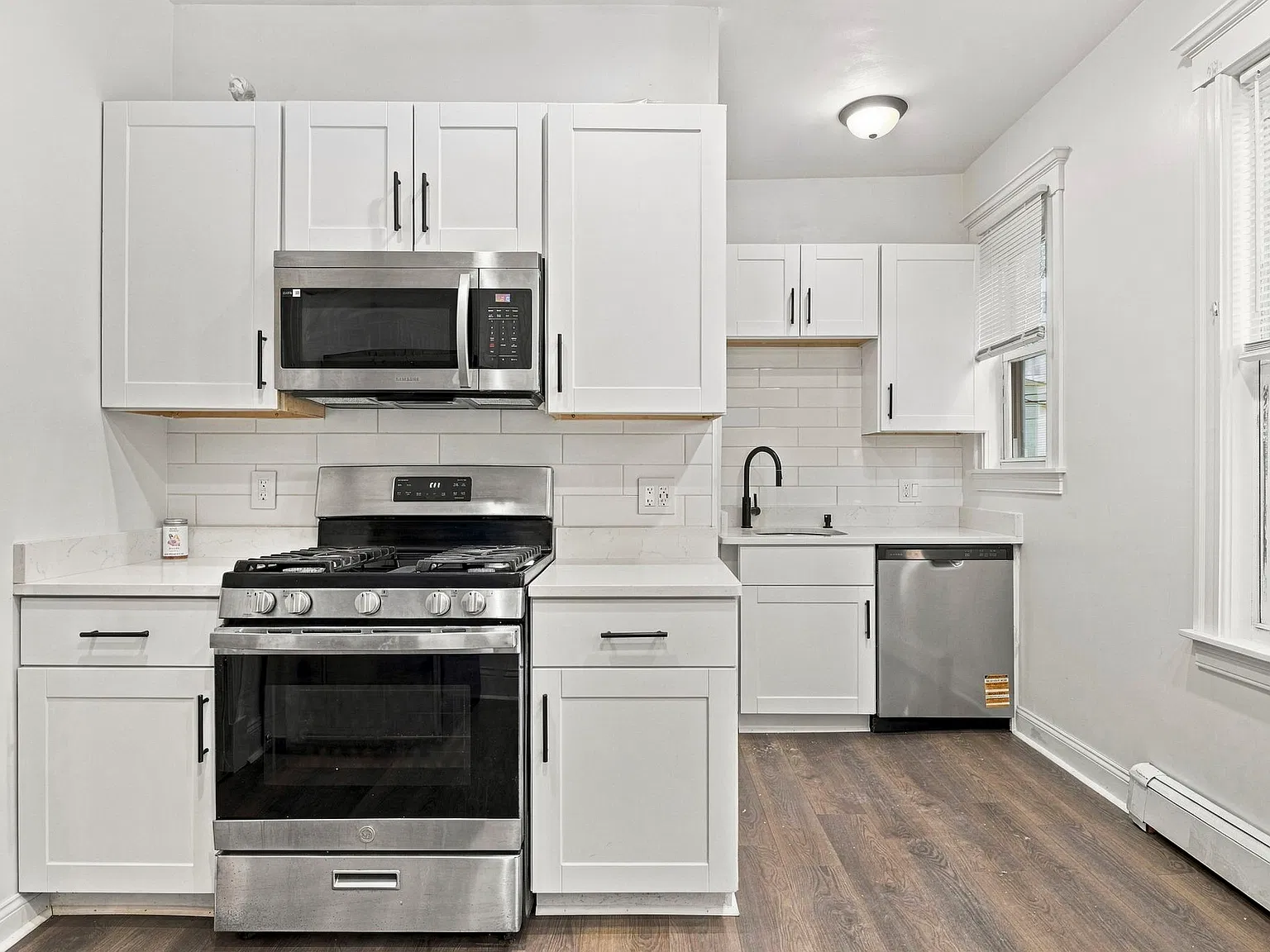 2 bed, 896 sqft, $2,800 — Photo 3
