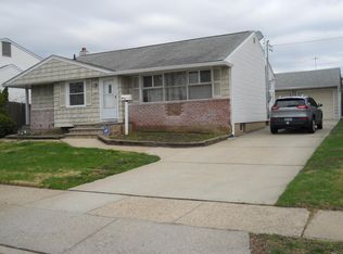 130 Haverford Rd, Hicksville, NY 11801