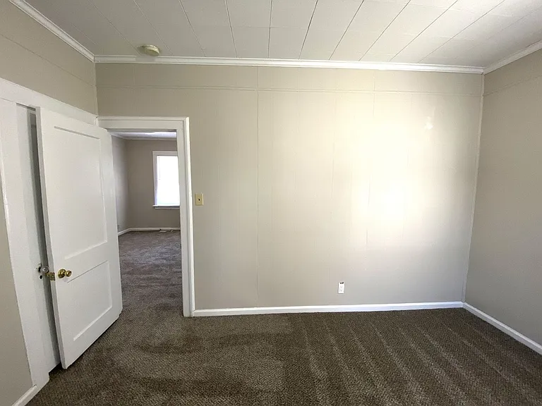352 Bassett Ave — Photo 13