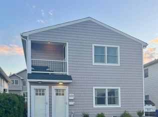 542 E Pine St, Long Beach, NY 11561