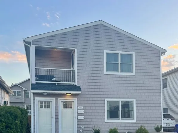 542 E Pine St, Long Beach, NY 11561