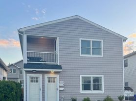 542 E Pine St, Long Beach, NY