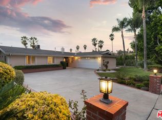 20611 Clarendon St, Woodland Hills, CA 91367