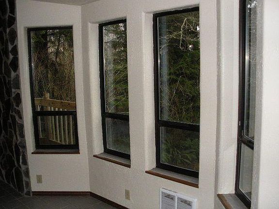 4th image of 6020 Fern Ave