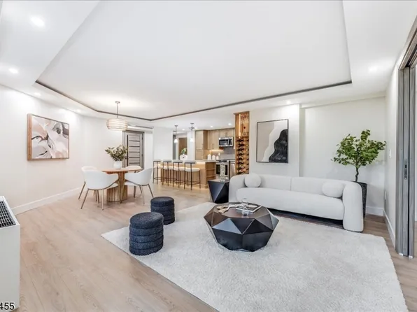 2 Claridge Dr #1IW, Verona Twp., NJ 07044