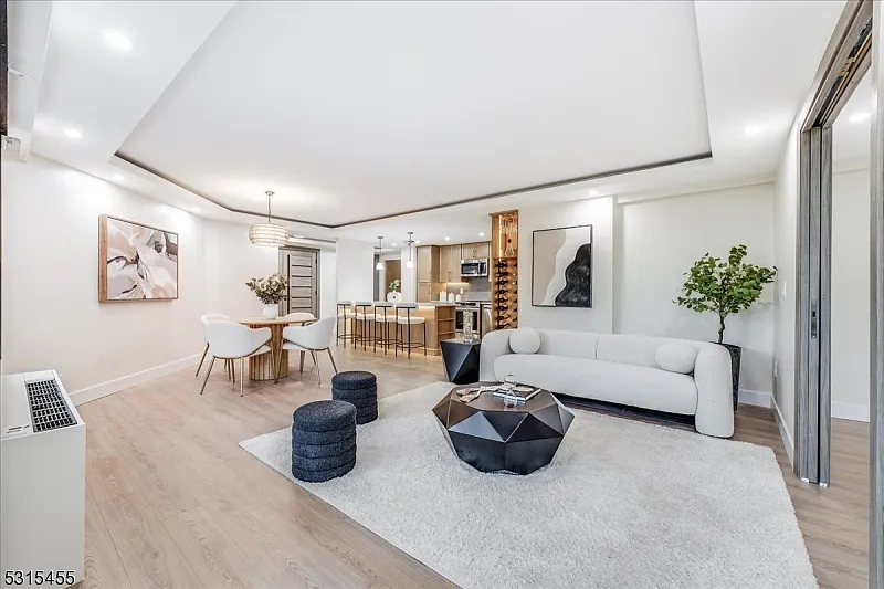 2 Claridge Dr #1IW photo 1