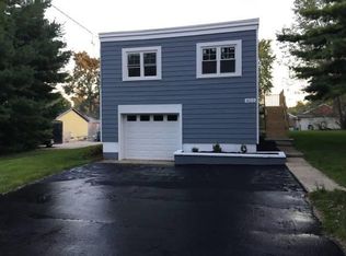 403 Lincoln Ave, Ingleside, IL 60041