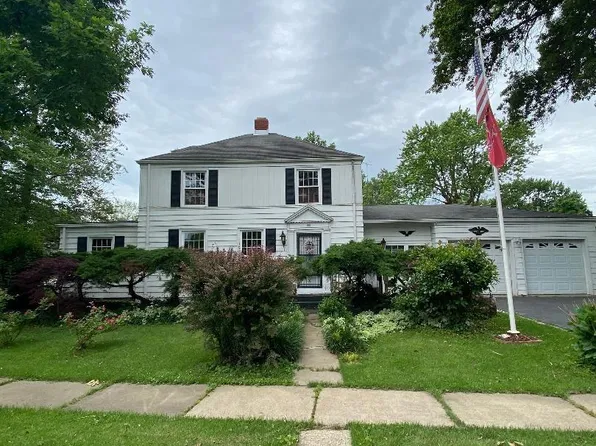 831 E 5th St, Centralia, IL 62801