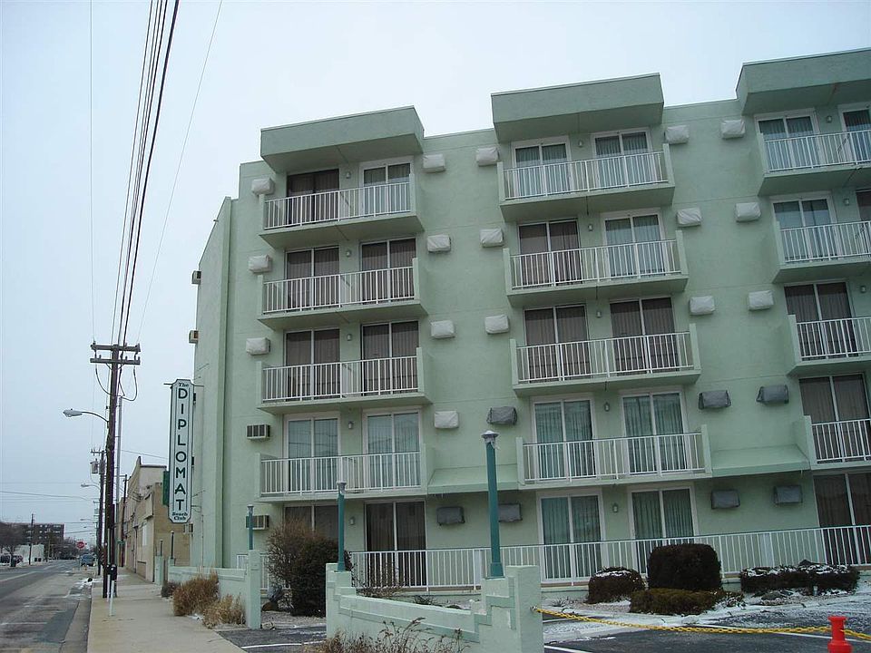 1st image of 225 E Wildwood Ave #105