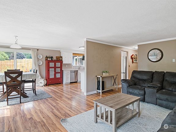 5th image of 109 Holly Park Street