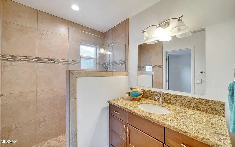 5441 E Hawthorne St — Photo 10