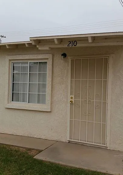 210 E B St — Photo 1