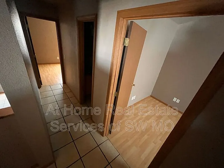 631 W Meadowview Dr #5 — Photo 6