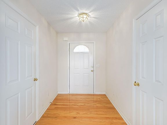 2nd image of 112 W Okaloosa Way