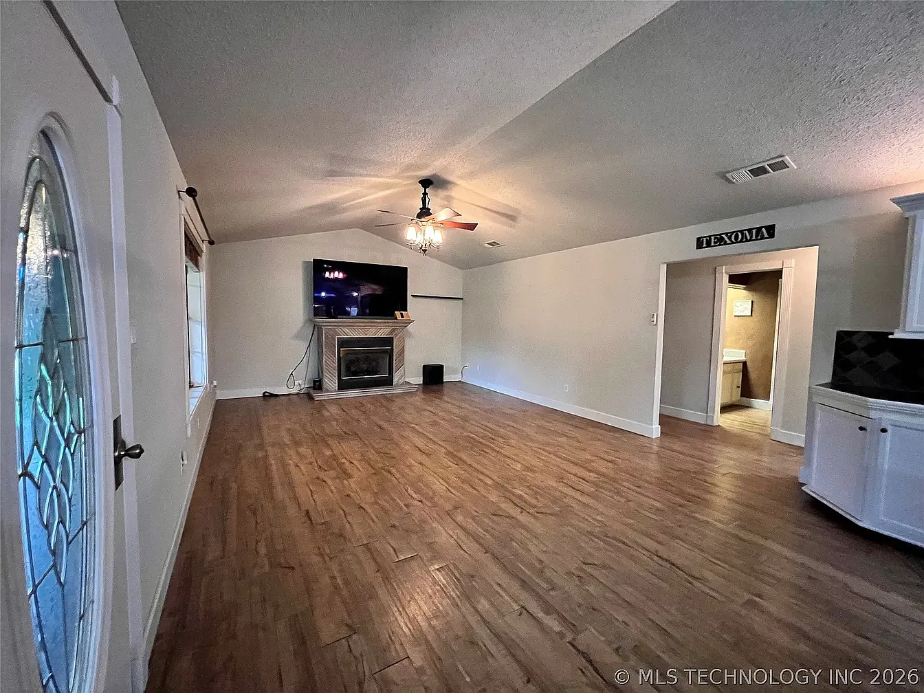 2 bed, 1592 sqft, $1,700 — Photo 3