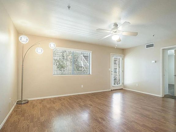 5th image of 724 E Devonshire Ave Unit 203