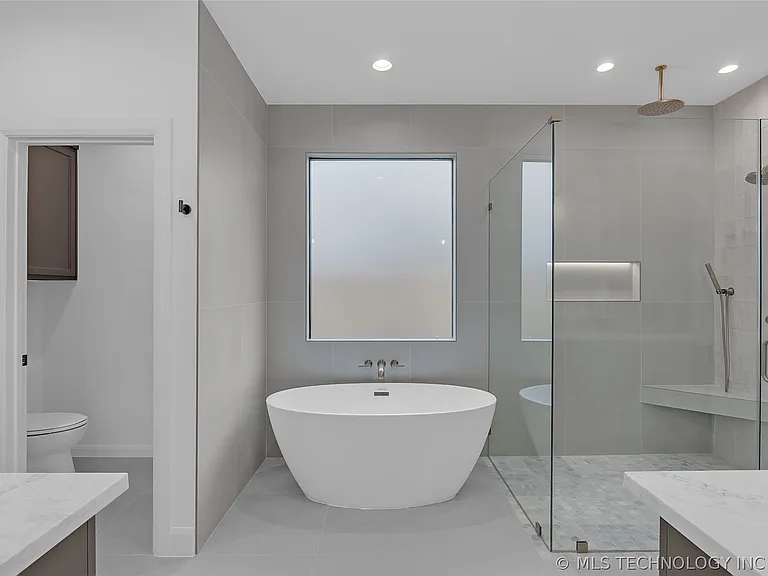 515 W El Paso St — Photo 47