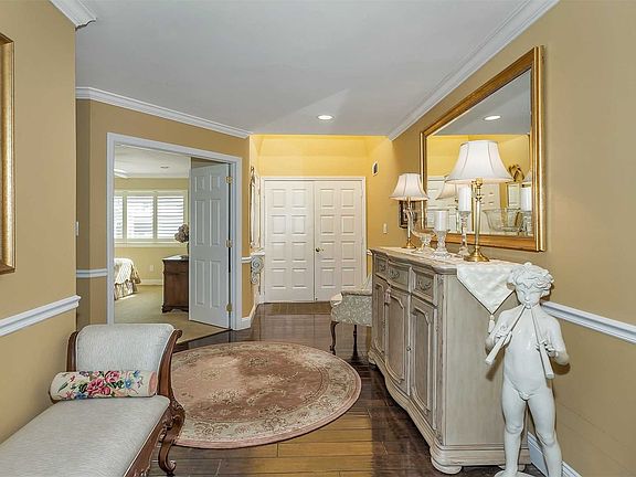 4th image of 229 Lands End Ct