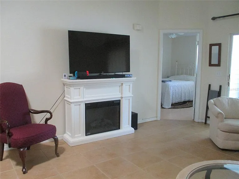 2125 Nantucket Dr — Photo 4